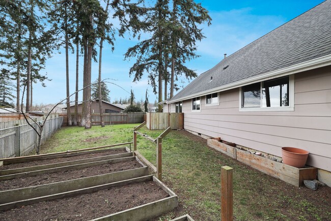 Building Photo - 4 Bed 2 Bath - Groups - NAS Whidbey - Dog ...