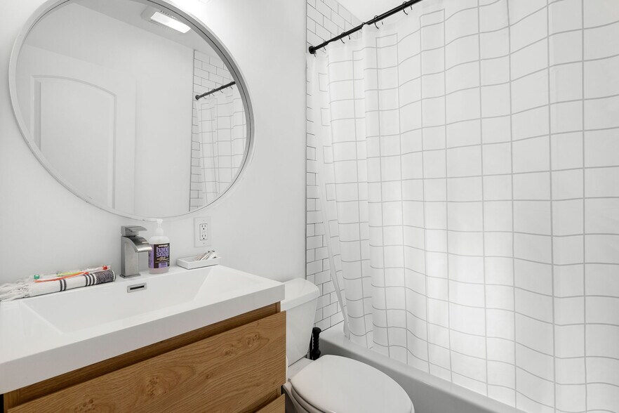 Building Photo - 614 Knob Hill Ave