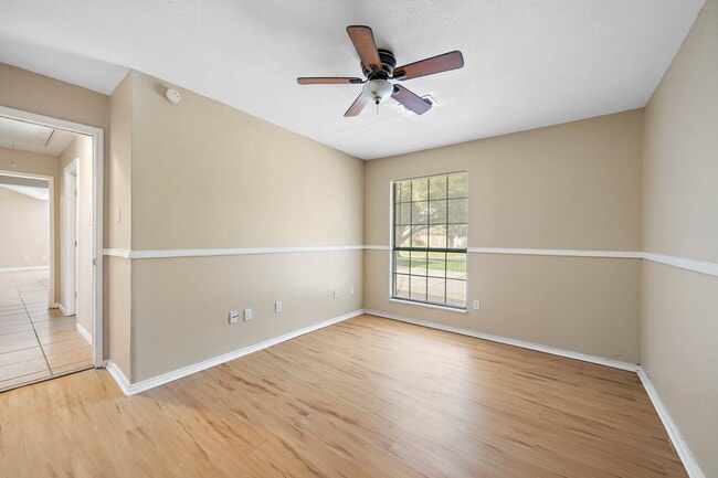 Building Photo - Lovely 3 bedroom 2 bath w/ potential 4 bed...