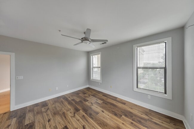 Building Photo - 799 Hammond Dr NE
