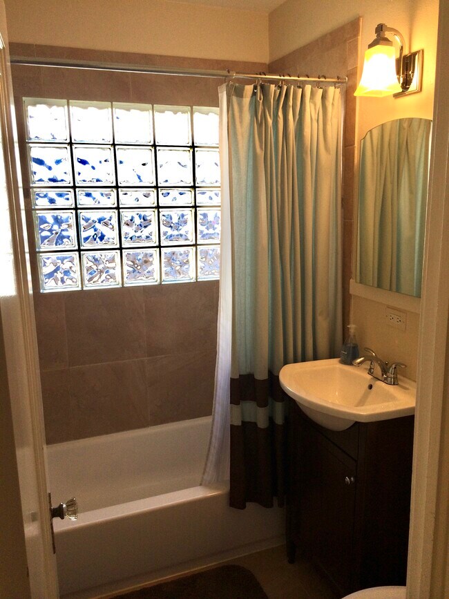 Upstairs bathroom - 1545 S Steele St