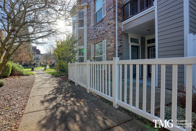 Building Photo - Great 2br/2ba Condo at Orenco Station with...