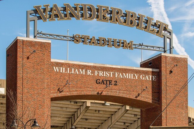 Building Photo - Awesome 1BE/1BA Condo in the heart of West End!