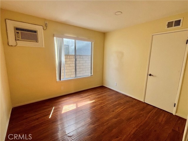 Building Photo - 4946 E Glenview Ave