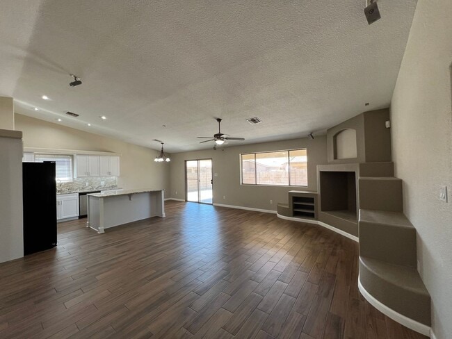 Building Photo - CULDESAC HOME IN ESTRELLA!