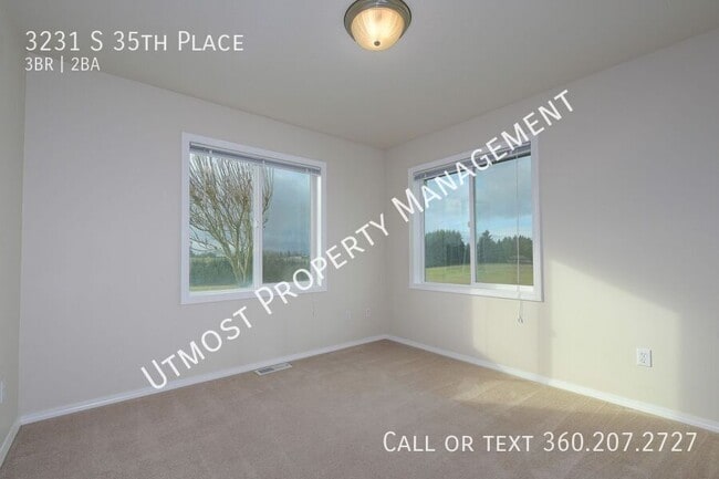 Building Photo - 3231 S 35th Pl