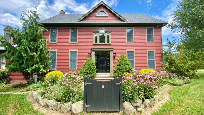 Building Photo - 7 Silo Ln