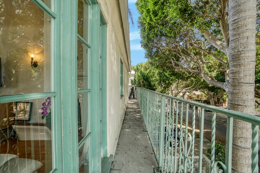 Balcony - 2000 Washington Ave