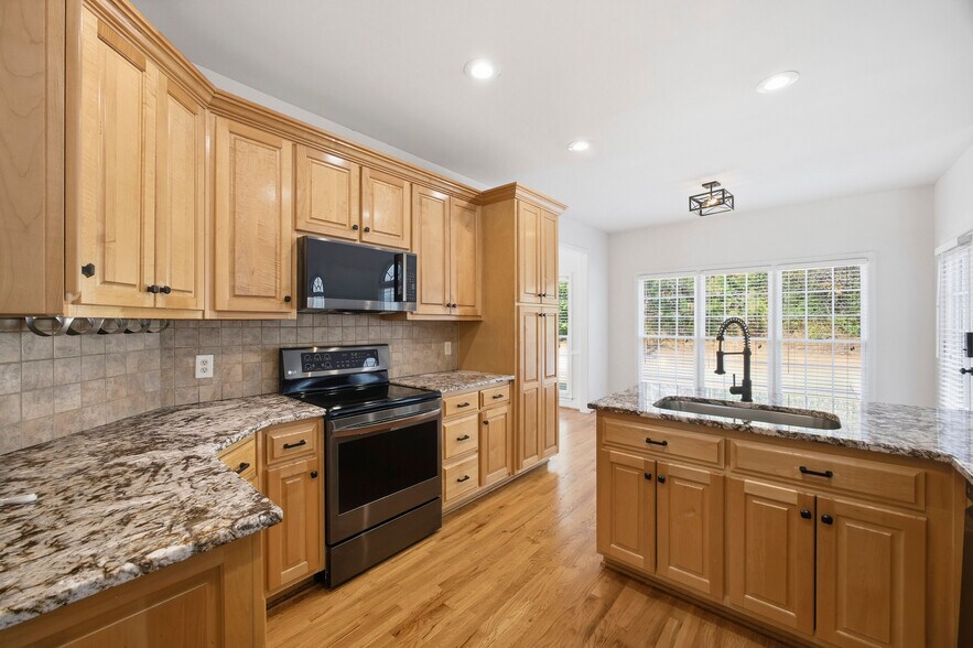 Building Photo - 5208 Hampton Mill Dr