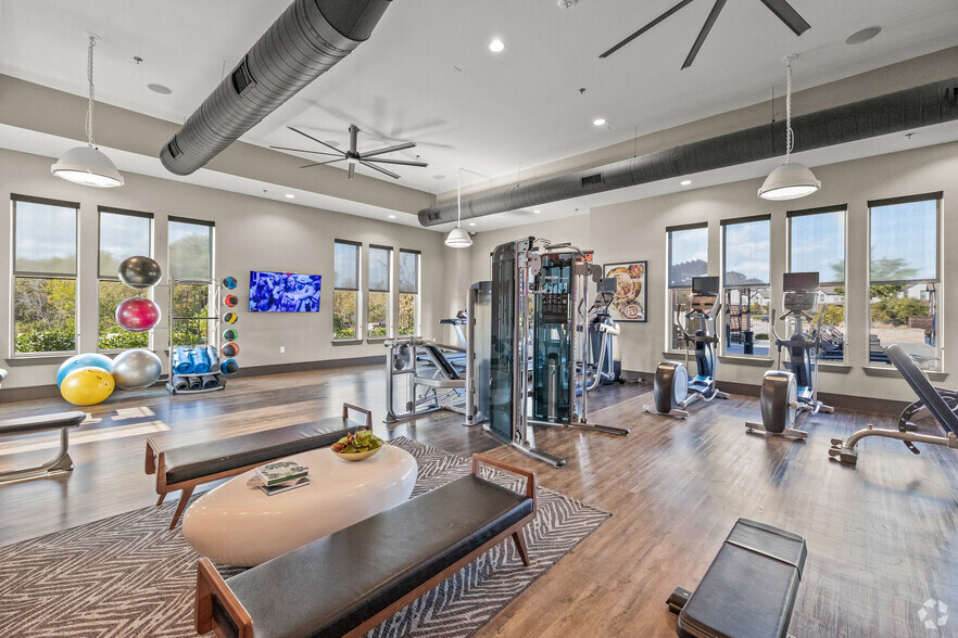 Fitness Center - Aura Benbrook