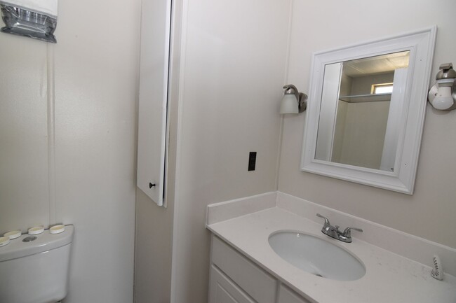 Building Photo - Spacious & Updated Double-Wide Home on a L...