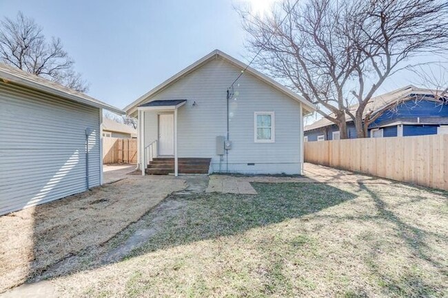 Building Photo - Classic Charm With All New Amenities 3/2 House!