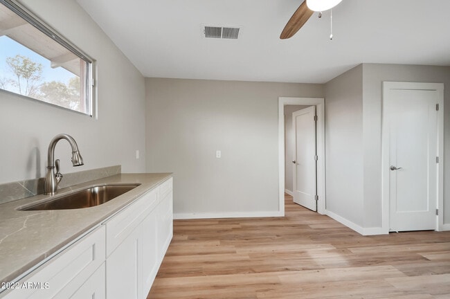 Building Photo - 217 S Sirrine