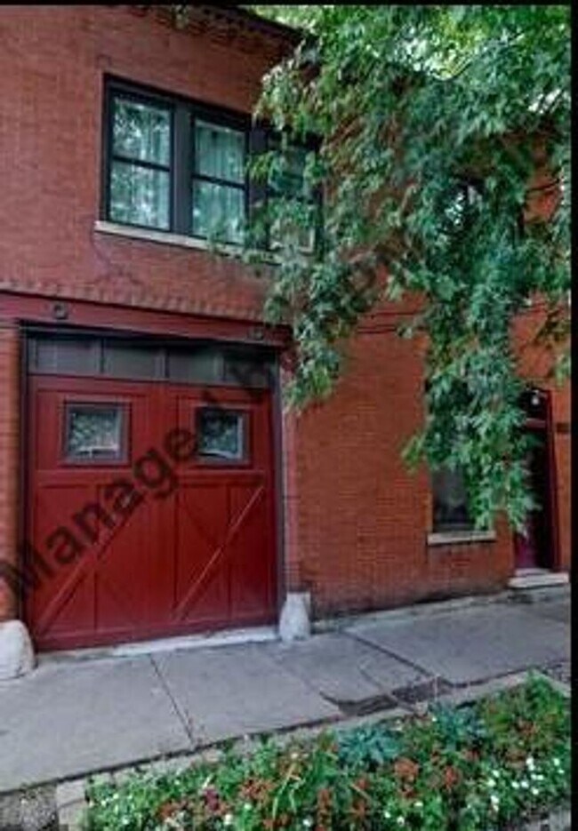 Building Photo - 1357 N Wolcott Ave