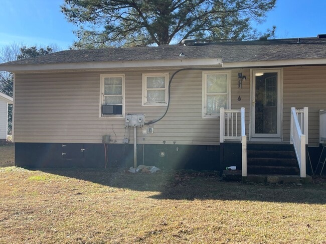 Building Photo - One story duplex