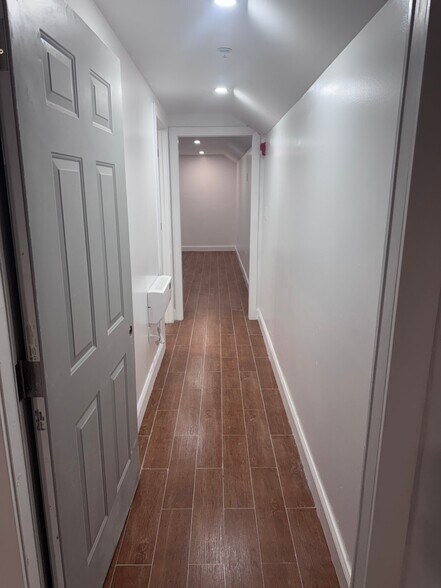 Building Photo - 647 N 16th St