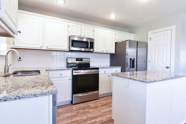 Building Photo - 701 Earls Ct