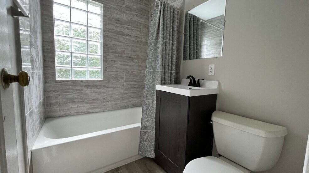 Building Photo - 3237 Washington Blvd