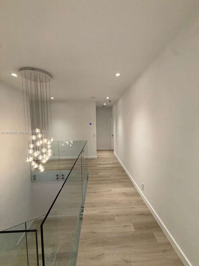 Building Photo - 5371 SW 32nd St