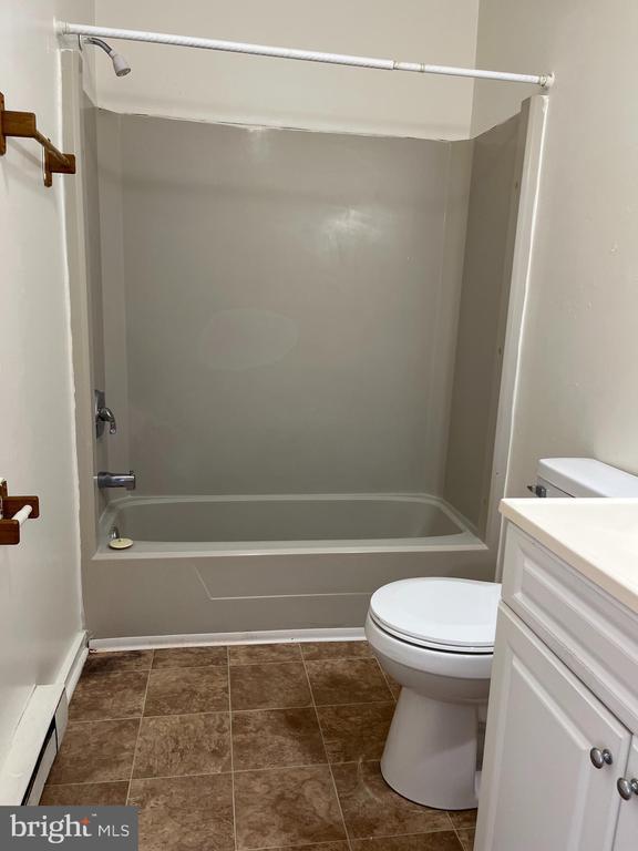 Building Photo - 414 N High St