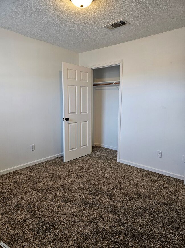 Building Photo - 1544 Diuguid Dr