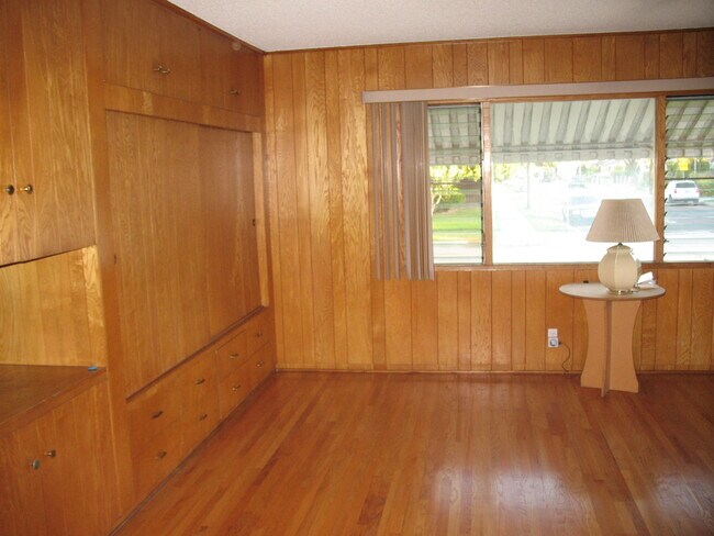 Beautiful bedroom - 3121 W Wyoming Ave