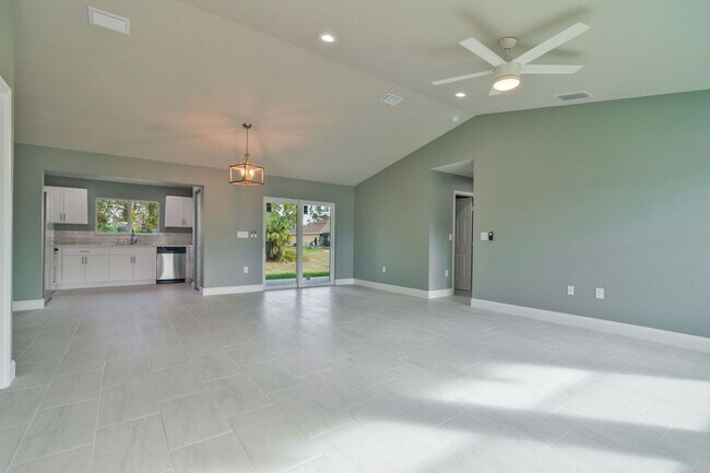 Building Photo - 2462 Ensenada Ln