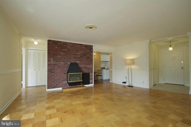 Building Photo - 10201 Grosvenor Pl