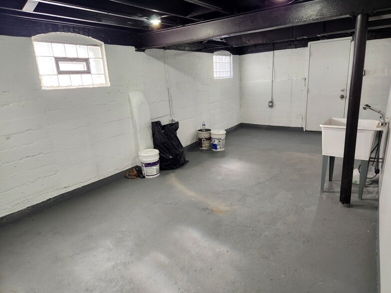 Building Photo - 14124 Manor Ave