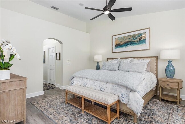 Building Photo - 20201 Burnside Pl