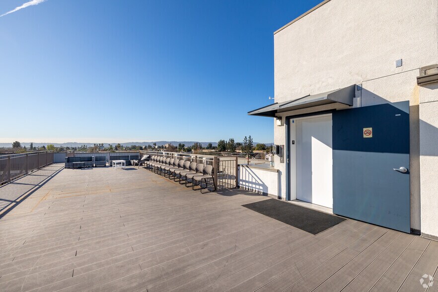 Rooftop Sun Deck - The Lexi