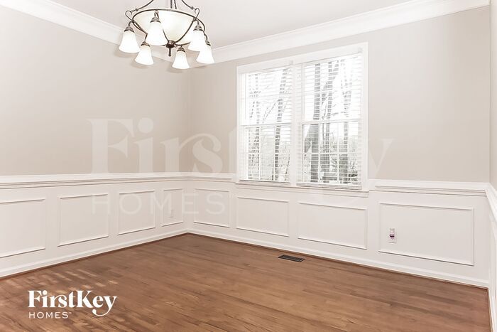 Building Photo - 5388 Beechmont Dr