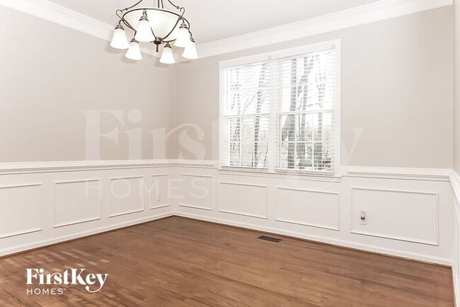 Building Photo - 5388 Beechmont Dr