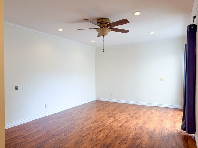 Building Photo - 407 Shoreview Dr