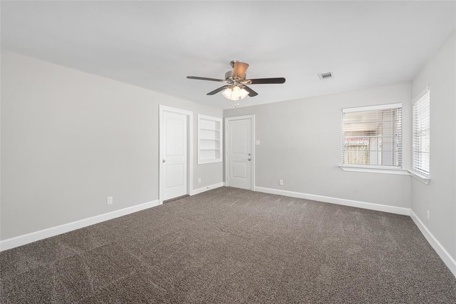 Building Photo - 3827 Linkview Dr