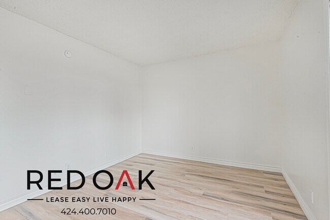 Building Photo - 10535 Lindley Ave