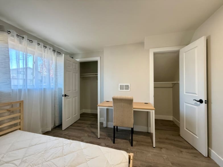 Building Photo - 9989 Dodge Dr