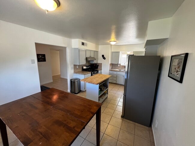 Building Photo - 27142 San Carlos Ave