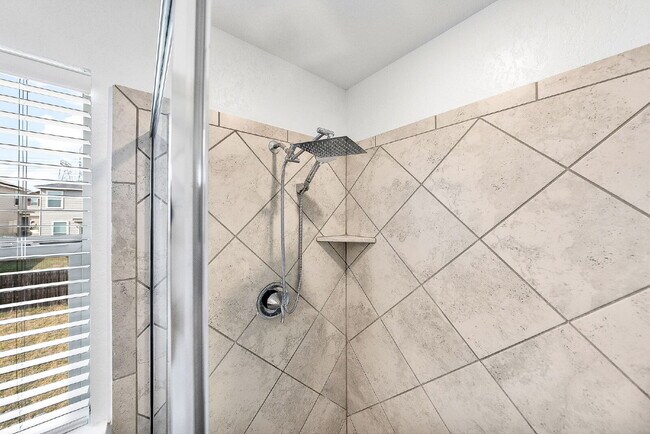 Building Photo - 1 Month Free Rent with 18mo Lease!!!!