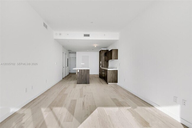 Building Photo - 480 NE 31st St