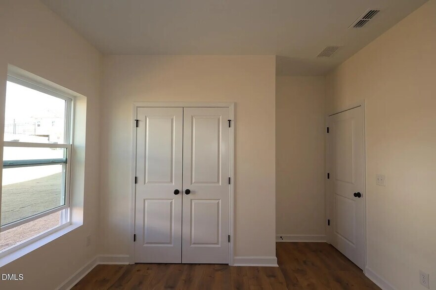 Building Photo - Room in House on Dimaggio Dr