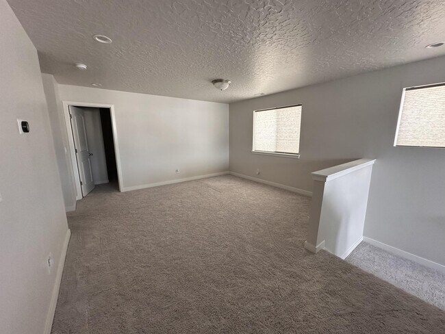 Building Photo - 121 N Independence Way