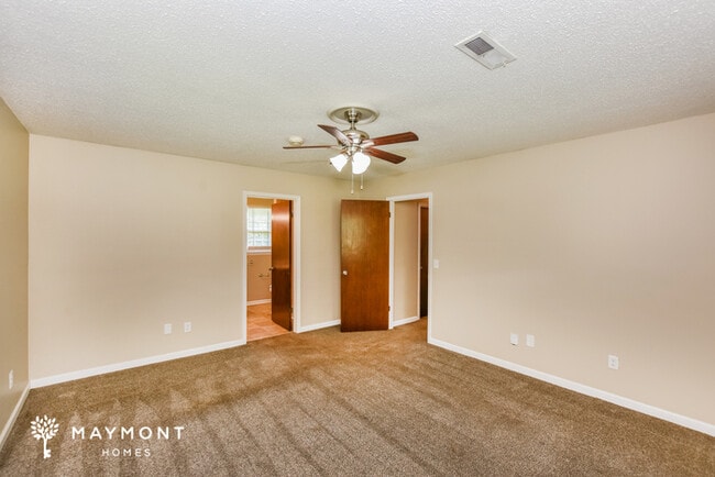 Building Photo - 121 Greenwood Cir