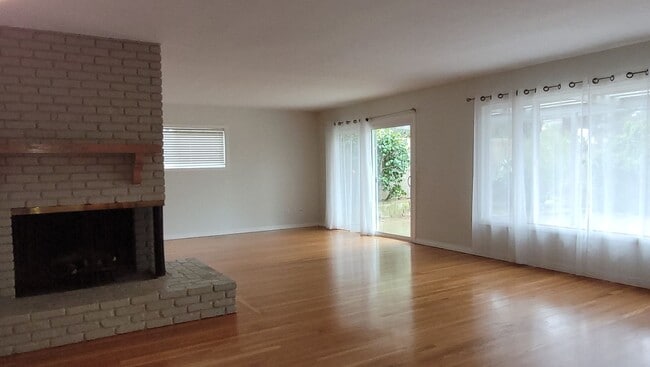 Building Photo - Beautiful Point Loma Single Story Home