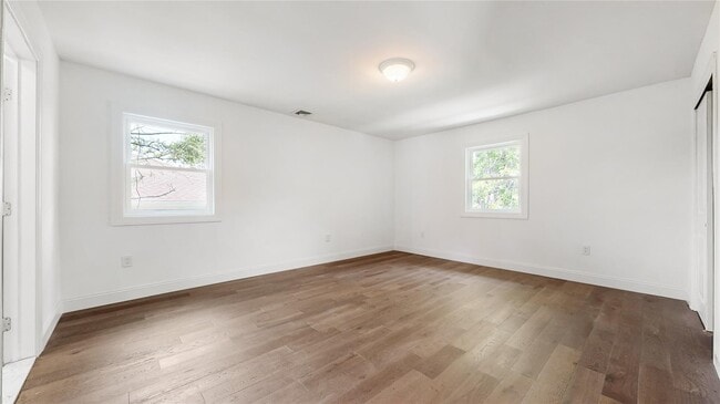 Building Photo - 706 Longacre Ave