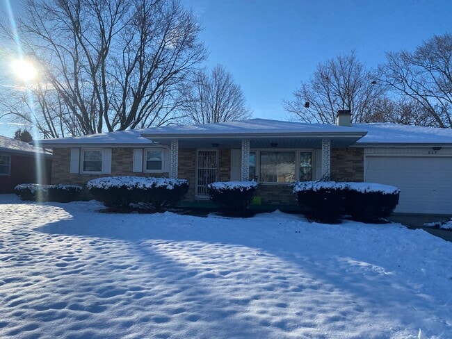 Building Photo - 809 Greenfield Dr