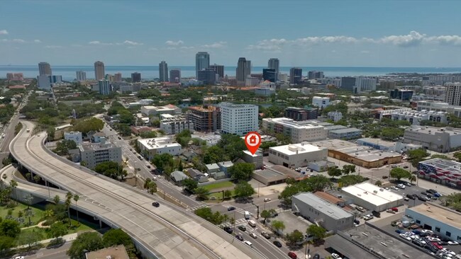 Building Photo - 330 Lang Ct N