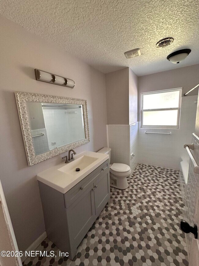 Building Photo - 6117 Clifton Ave