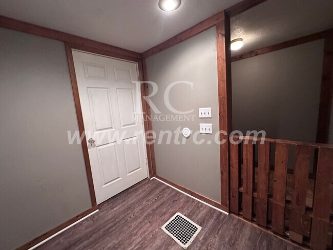 Building Photo - 705 Harmon-