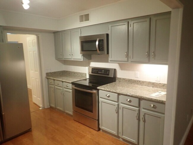 Building Photo - 12 Hillbrook Way